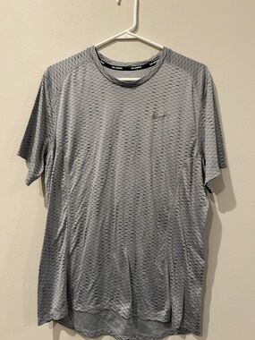 Nike Dri-FIT Running Shirt Men’s Large Gray Athletic Workout Tee